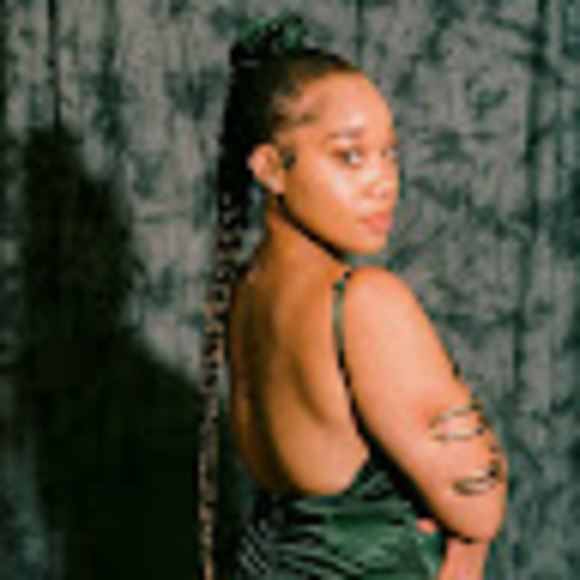 Profile Picture of Alexis Cairl (@alexiscairl) on Poshmark