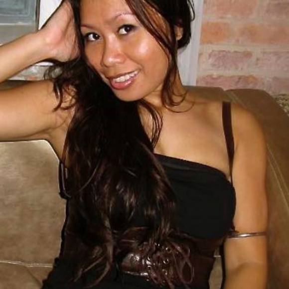 Profile Picture of Ha Nguyen (@dcriver) on Poshmark