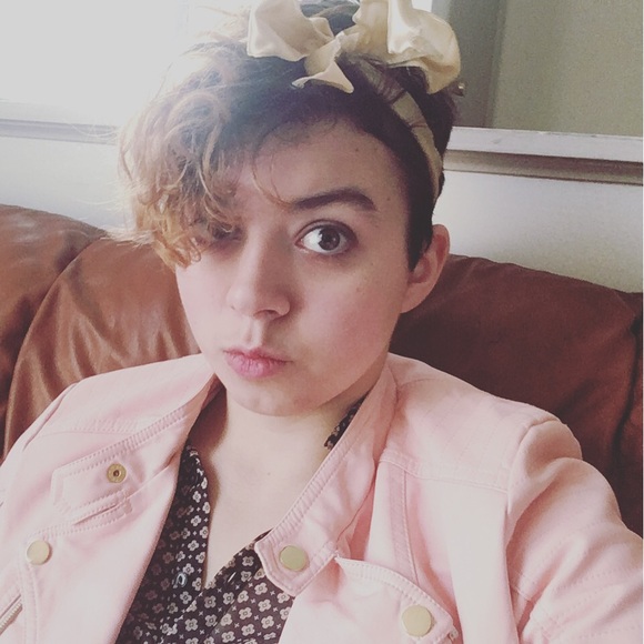 Profile Picture of Colleen Mcdougal (@sweetfroglacy) on Poshmark