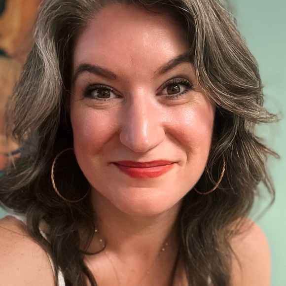 Profile Picture of Heather Dark (@heatherleecosta) on Poshmark