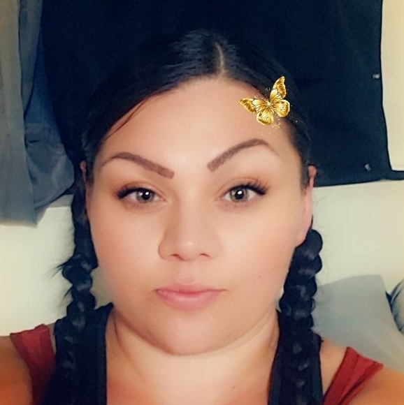 Profile Picture of Lacey Seyboldt (@seyboldtlacey63) on Poshmark