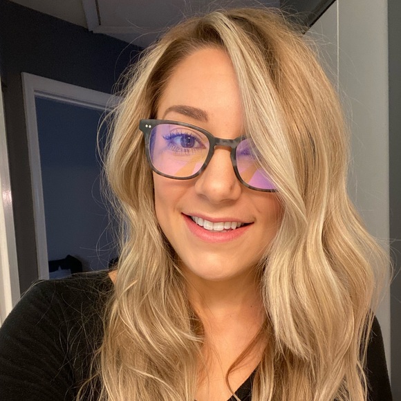 Profile Picture of Kimi Eklund (@kcbeachy3) on Poshmark