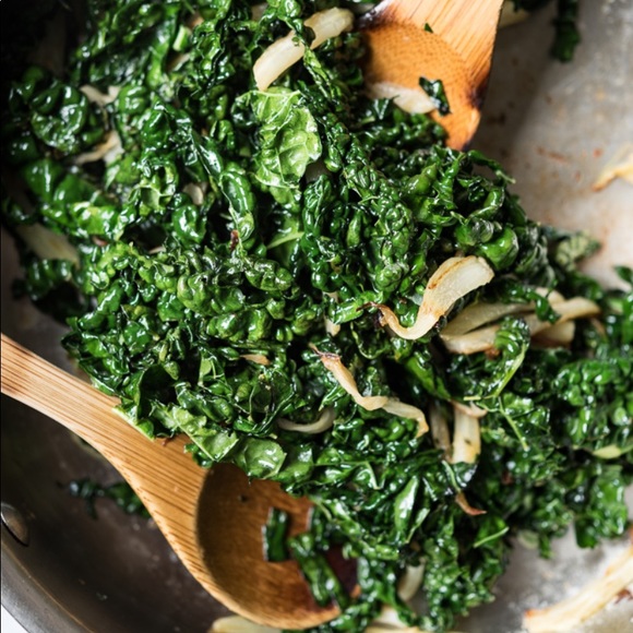 Profile Picture of Rhesa Benn (@rhesabenn) on Poshmark