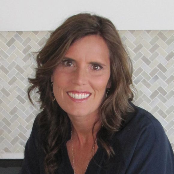 Profile Picture of Kim Winterhalter (@ekwinter) on Poshmark