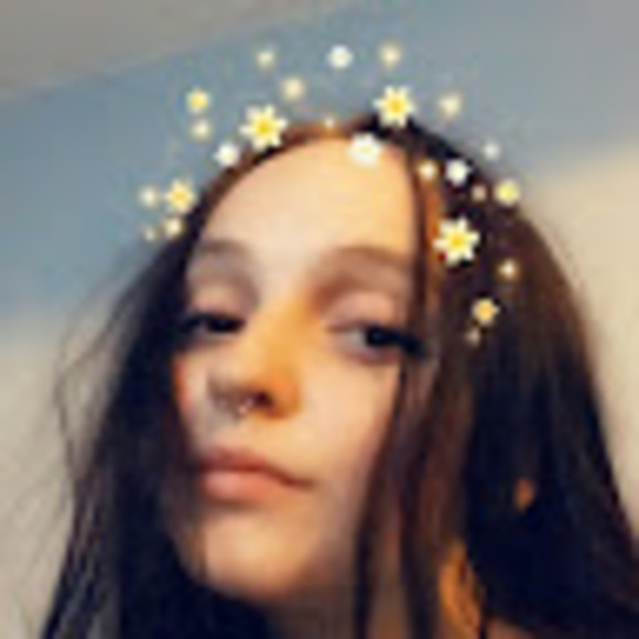 Profile Picture of Dashenka Marie (@dashennka002) on Poshmark