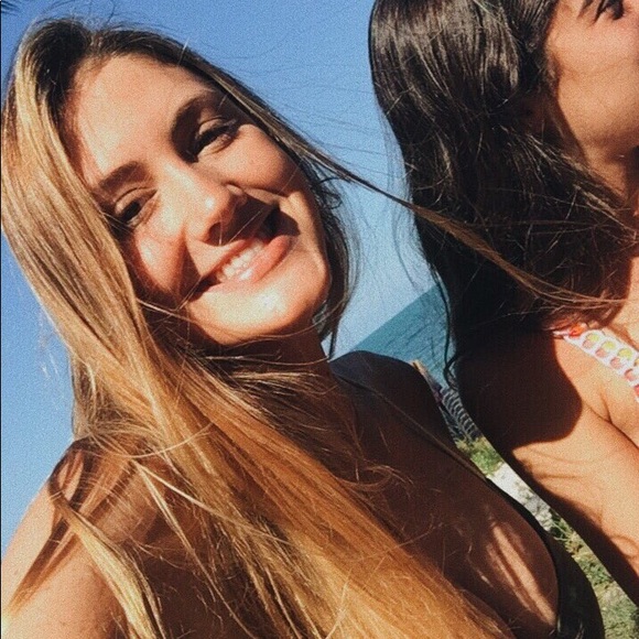 Profile Picture of Clara Gonzalez (@claram8) on Poshmark