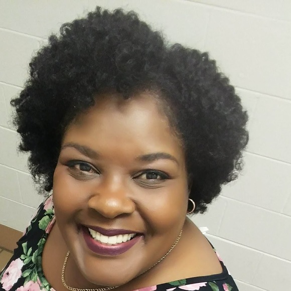 Profile Picture of Yolanda Gibson (@ygibson75) on Poshmark