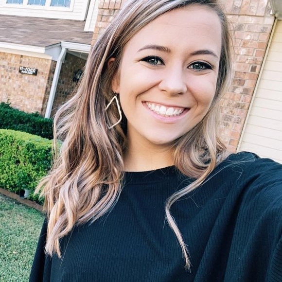 Profile Picture of Mandy Mincher (@mandy_mincher) on Poshmark