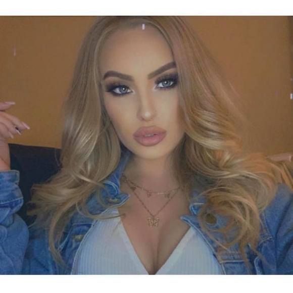 Profile Picture of Melihia Saralegui (@melihia) on Poshmark