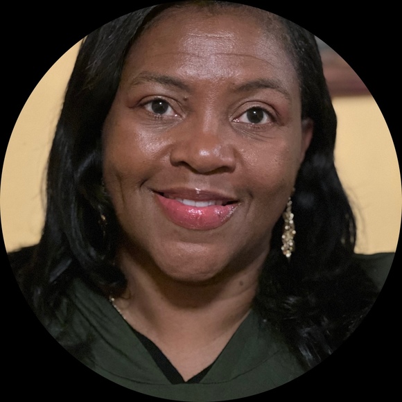 Profile Picture of Regina Sistrunk (@rsistrunk6815) on Poshmark