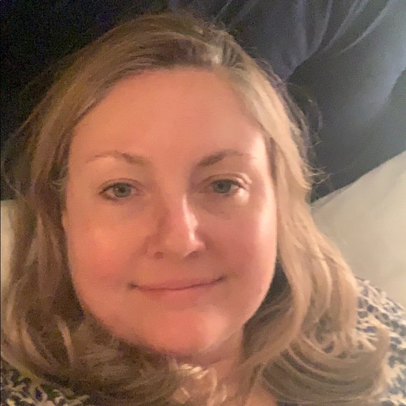 Profile Picture of Elizabeth Schoetz (@eas3355) on Poshmark