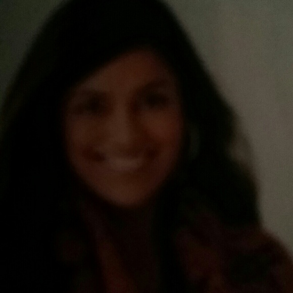 Profile Picture of Devona Hendricks (@un1que) on Poshmark