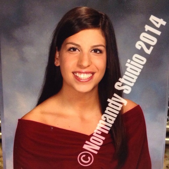 Profile Picture of Taylor Guskind (@taylorguskind) on Poshmark