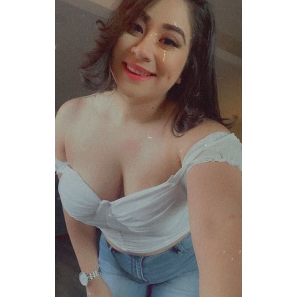 Profile Picture of Juliana Navarro (@jn020109) on Poshmark