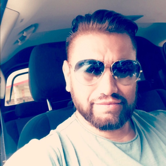 Profile Picture of George Lopez (@georgellopez) on Poshmark