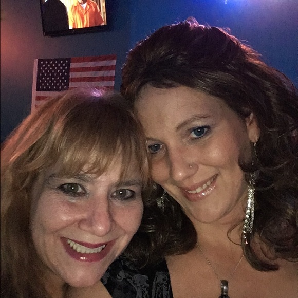 Profile Picture of Cece Holt (@cece80) on Poshmark