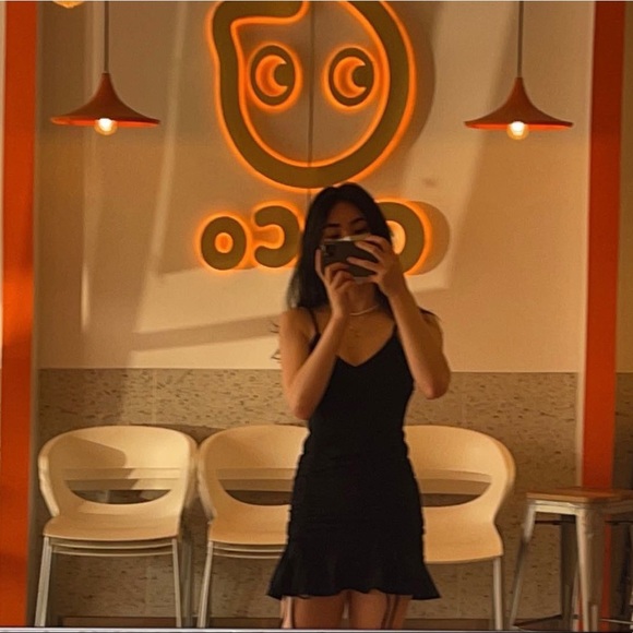 Profile Picture of Iris Young (@irissuu) on Poshmark