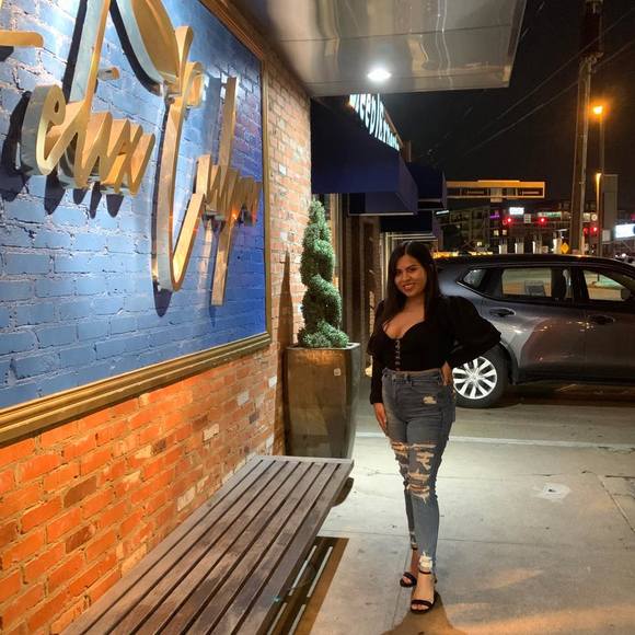 Profile Picture of Alejandra Pintor (@alllex_x) on Poshmark