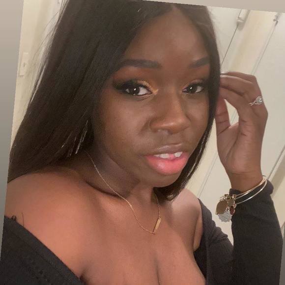 Profile Picture of Ruby Kinard (@gorgeous_rubes) on Poshmark