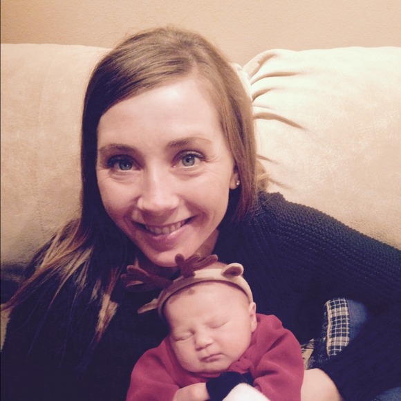 Profile Picture of Lindsey Marschke (@lulumarschke) on Poshmark