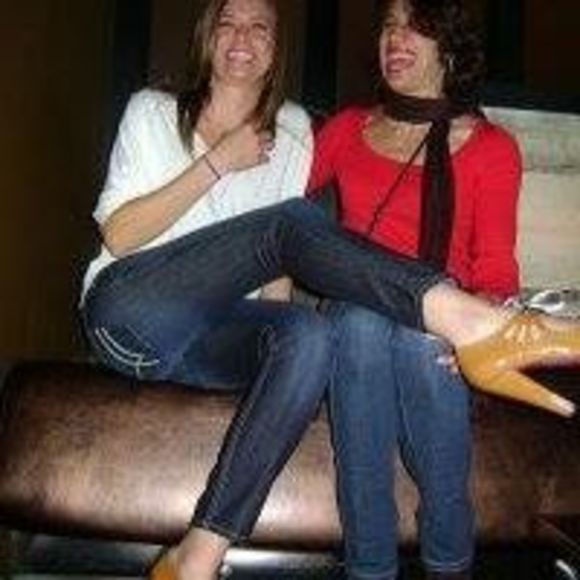 Profile Picture of Leah Manoff (@leahman) on Poshmark