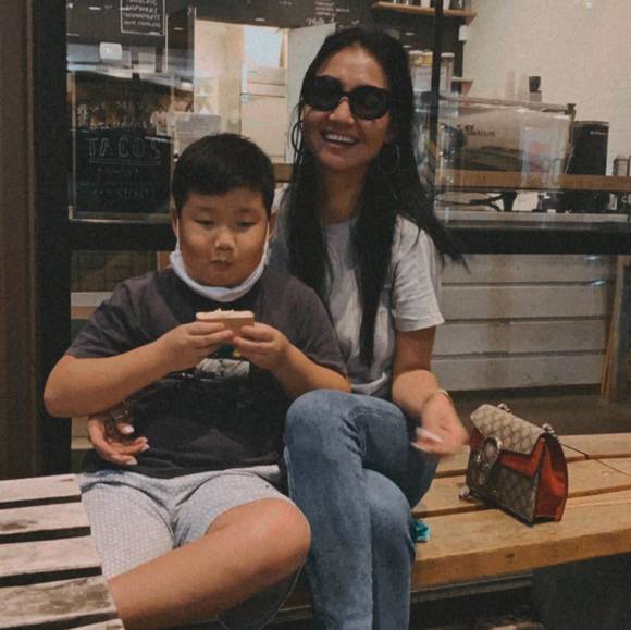 Profile Picture of Holy Holy (@khulan_school) on Poshmark