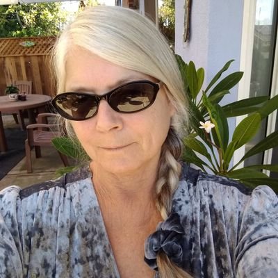 Profile Picture of Lori McGinn (@mcginn_lori) on Twitter