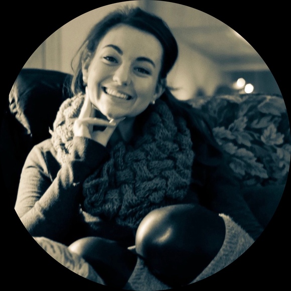 Profile Picture of Andrea Wright (@andreajwright16) on Poshmark