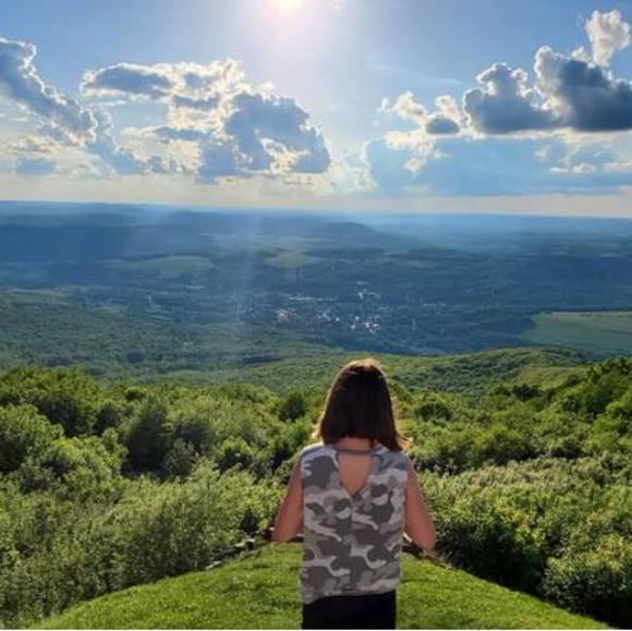 Profile Picture of Danielle Lupinetti (@dlupinetti) on Poshmark