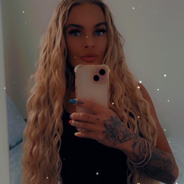 Profile Picture of Laura Cox (@itslauracox) on Tiktok