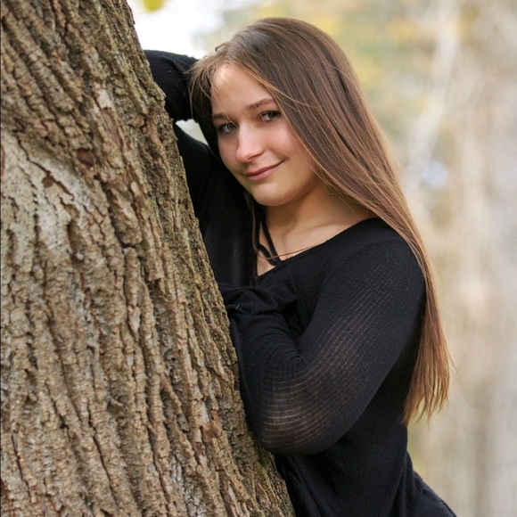 Profile Picture of Adriana Owenby (@adrianamae1011) on Poshmark