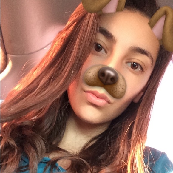 Profile Picture of Aylene Chacon (@aylenech) on Poshmark