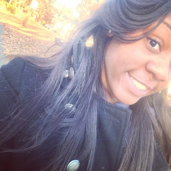 Profile Picture of Monique Gresham (@moniqueverlez) on Poshmark