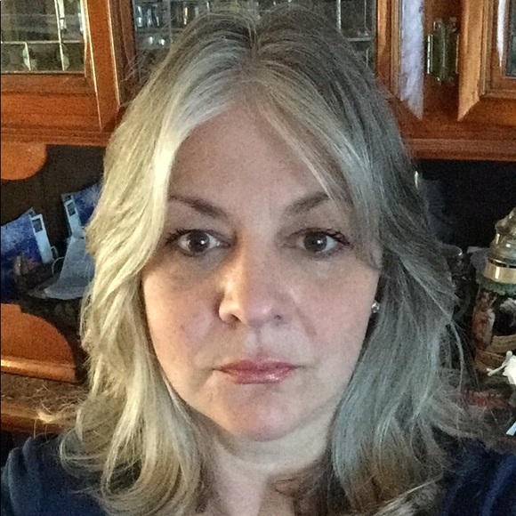 Profile Picture of Jill Dijkstra (@dijkstra) on Poshmark