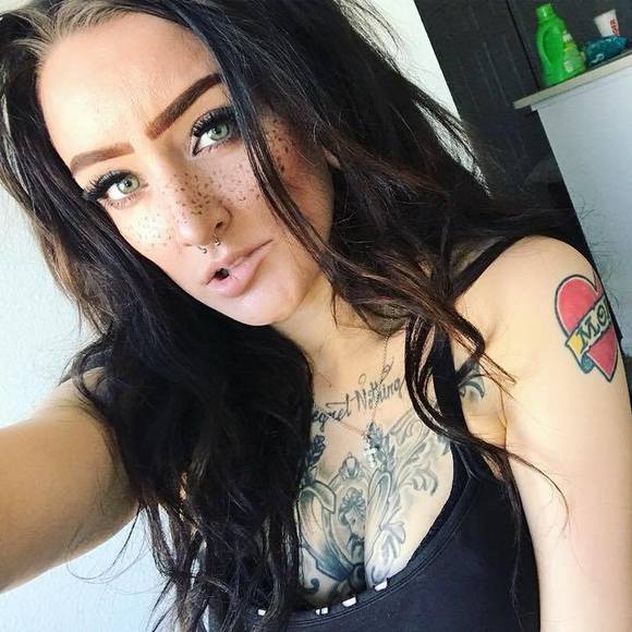 Profile Picture of Taeylerr Young (@taebae92) on Poshmark