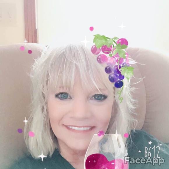 Profile Picture of Dixie Baiotto (@dixiebaiotto48) on Poshmark