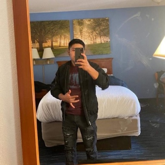 Profile Picture of Nicolás Sebastián tomás (@nikosebatony) on Poshmark