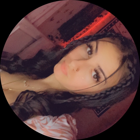 Profile Picture of Marissa Sandrowski (@xoxo_marissa_) on Poshmark