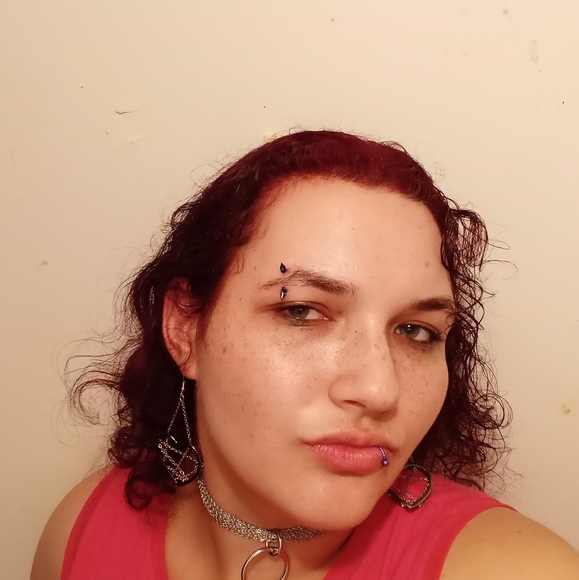 Profile Picture of Jasmine Lovelace (@brokenpunk8) on Poshmark