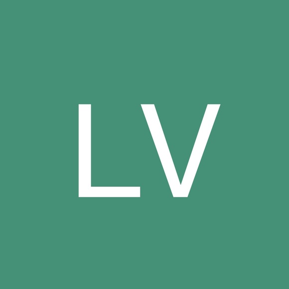 Profile Picture of Lisa Vander loop (@happystarlove) on Poshmark