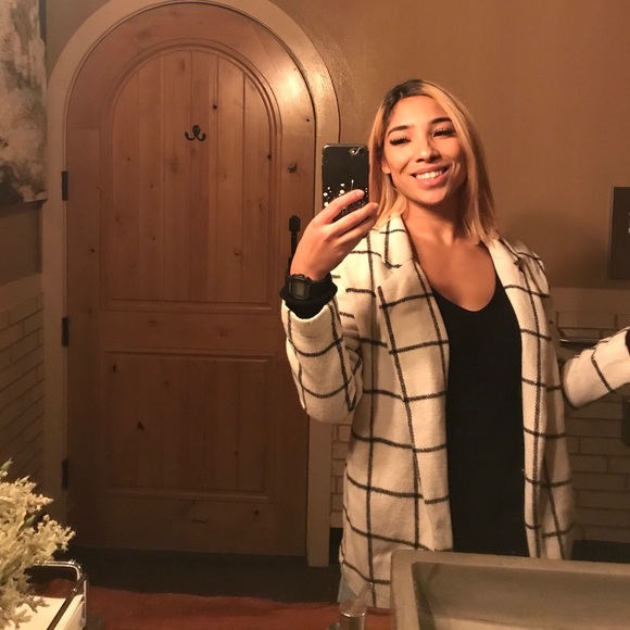 Profile Picture of Crystal Aceves (@caceves10) on Poshmark