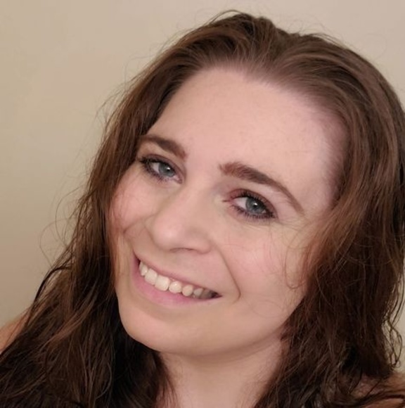 Profile Picture of Carly Murray (@creardon506xox) on Poshmark