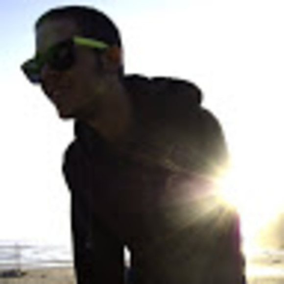 Profile Picture of Sam Swire (@samrswire) on Poshmark