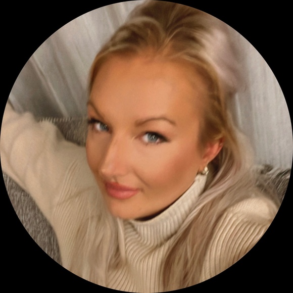 Profile Picture of Victoria Dilegge (@queenvictoriajd) on Poshmark