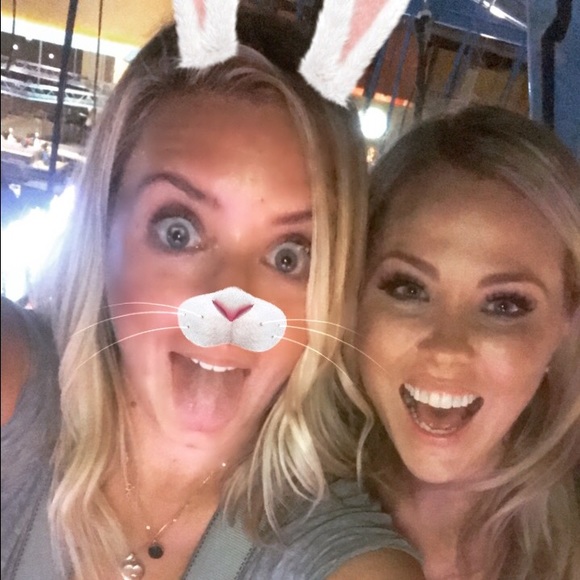 Profile Picture of Lindsey Blatney (@lindseymblatney) on Poshmark