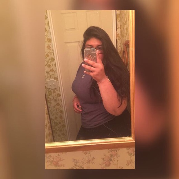 Profile Picture of Jazlyn Galindrez (@gigi1071) on Poshmark