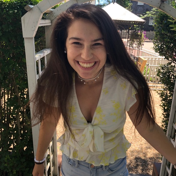 Profile Picture of Elisabeth Cooperman (@lissycoop4) on Poshmark