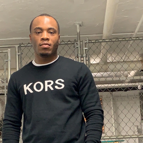 Dee Carter - Poshmark Profile Picture of Dee Carter (@dee_car) on Poshmark