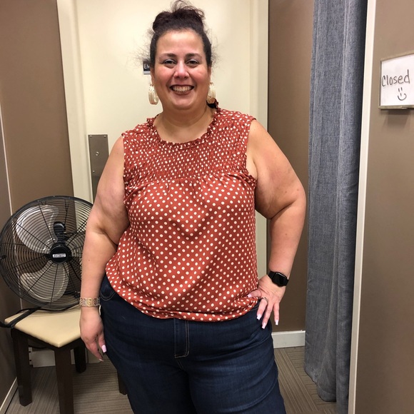 Profile Picture of Wendy Hajaistron (@wendelona) on Poshmark