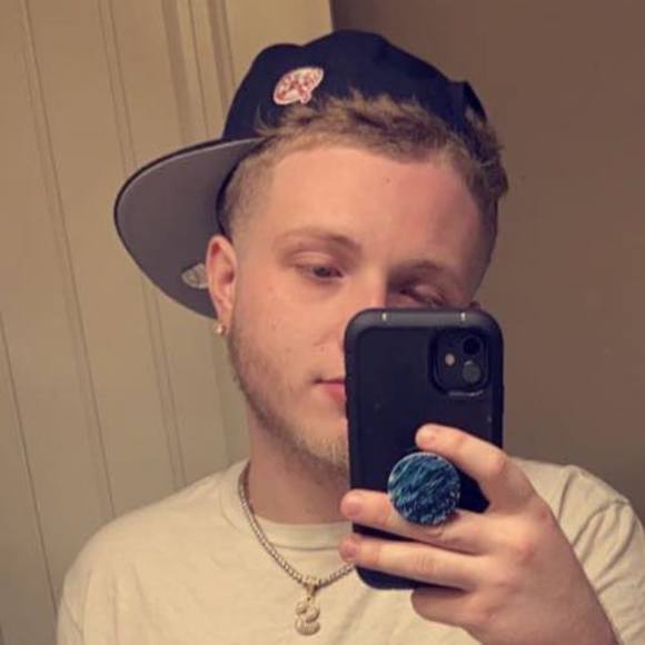 Profile Picture of Stephen Joyner jr. (@stephenjoyne586) on Poshmark